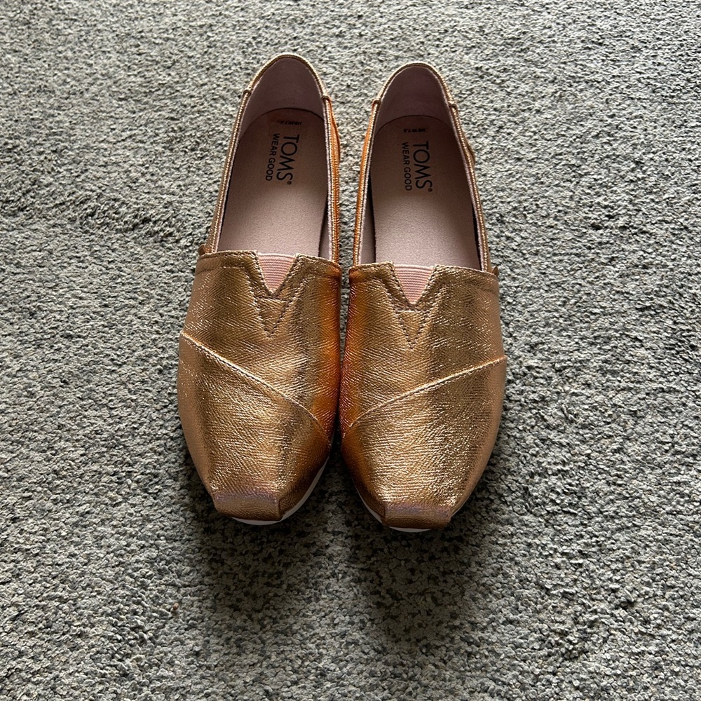 Tom’s Alpargata Rose Gold NWOT - Picture 2 of 4